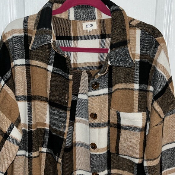SOLD-Women’s Plaid Tunic Shacket - Picture 4 of 7